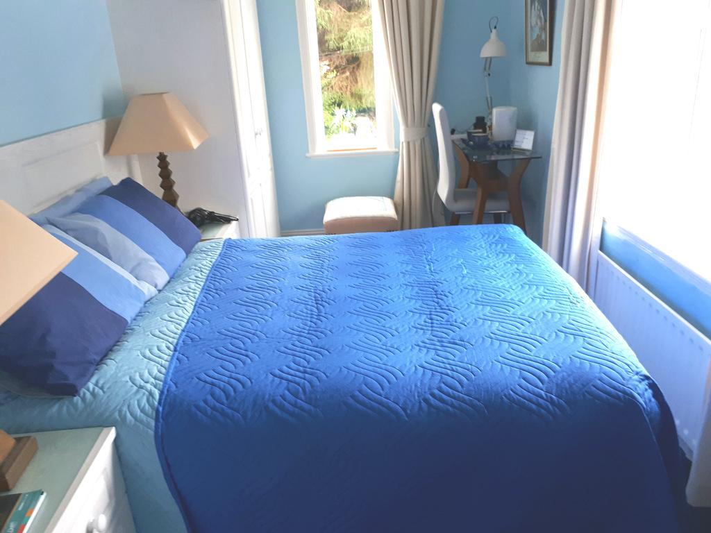 The Dell Dublin Bed & Breakfast Dun Laoghaire Exterior photo